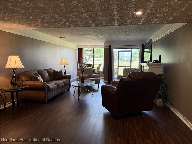 Building Photo - 3843 Edgewater Dr