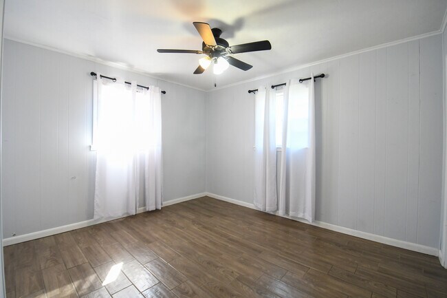 Building Photo - 278 W Robert E Lee Blvd