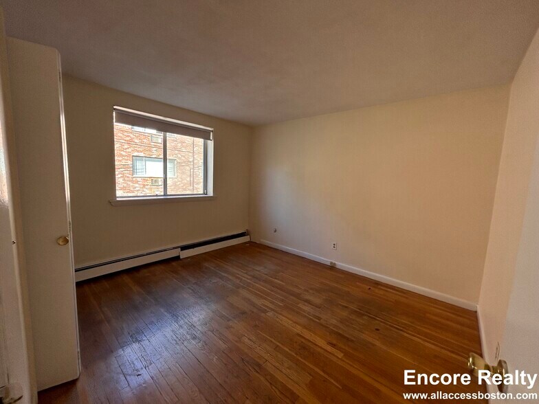 Building Photo - 71 Gardner St