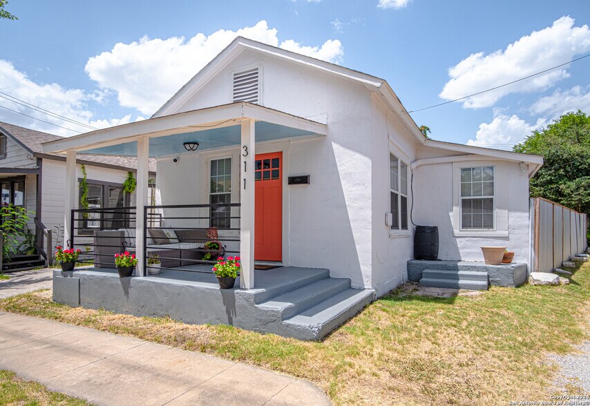 Building Photo - 311 Alamosa Ave