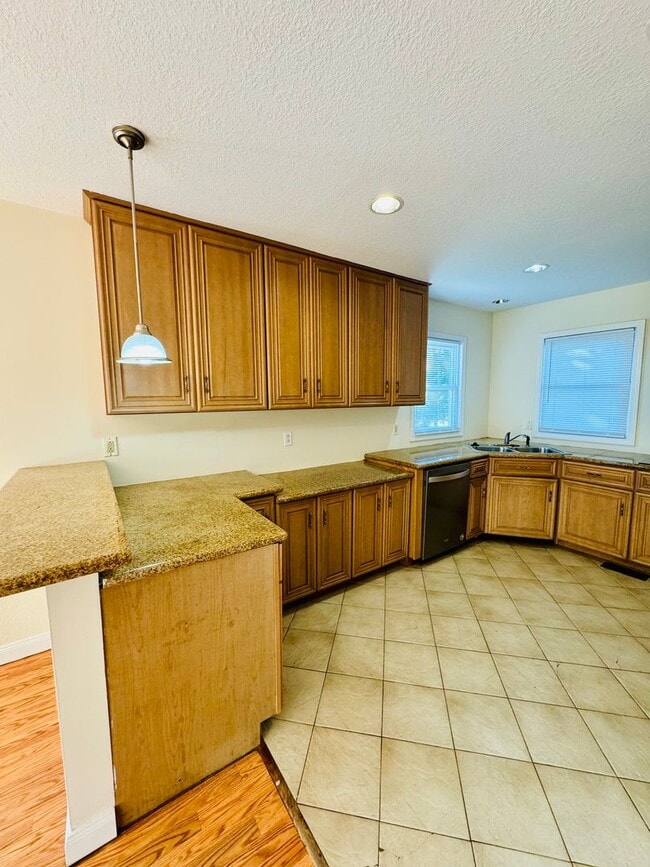 Building Photo - Duplex for Rent in TA school District