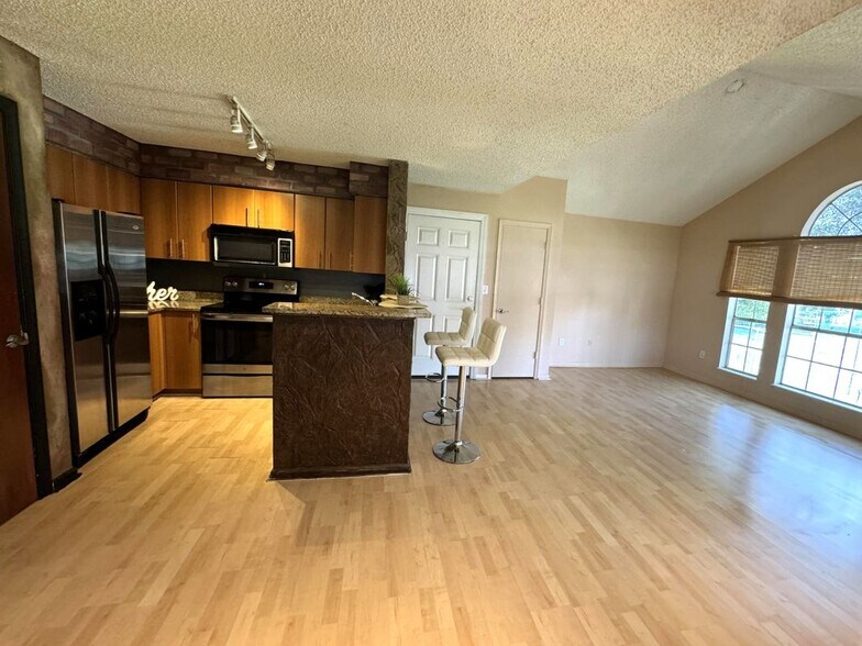 Building Photo - 1101 Crystal Way