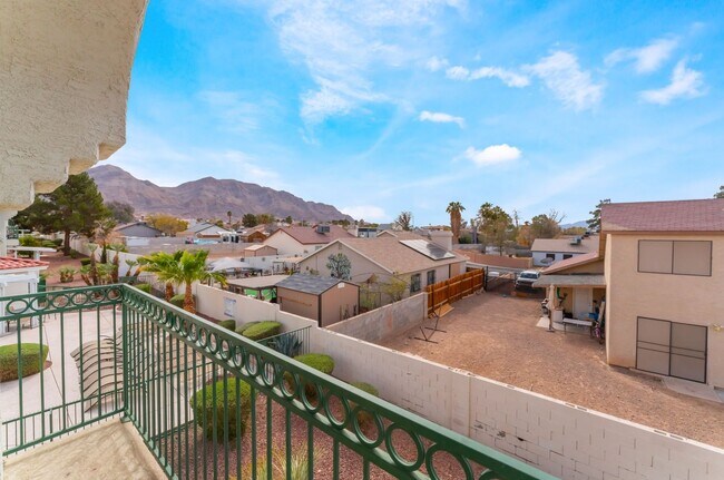 Building Photo - Charming 2-Bedroom Condo with Modern Comforts!