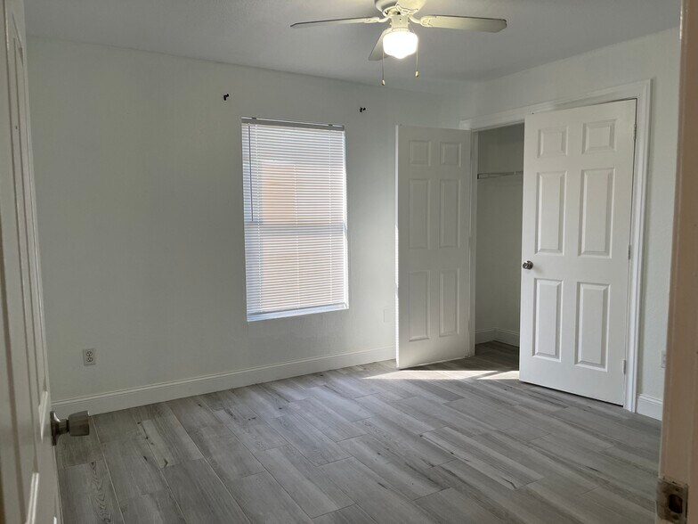 Building Photo - 4712 Golfview Blvd