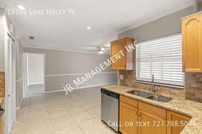 Building Photo - 15103 Lake Holly Pl