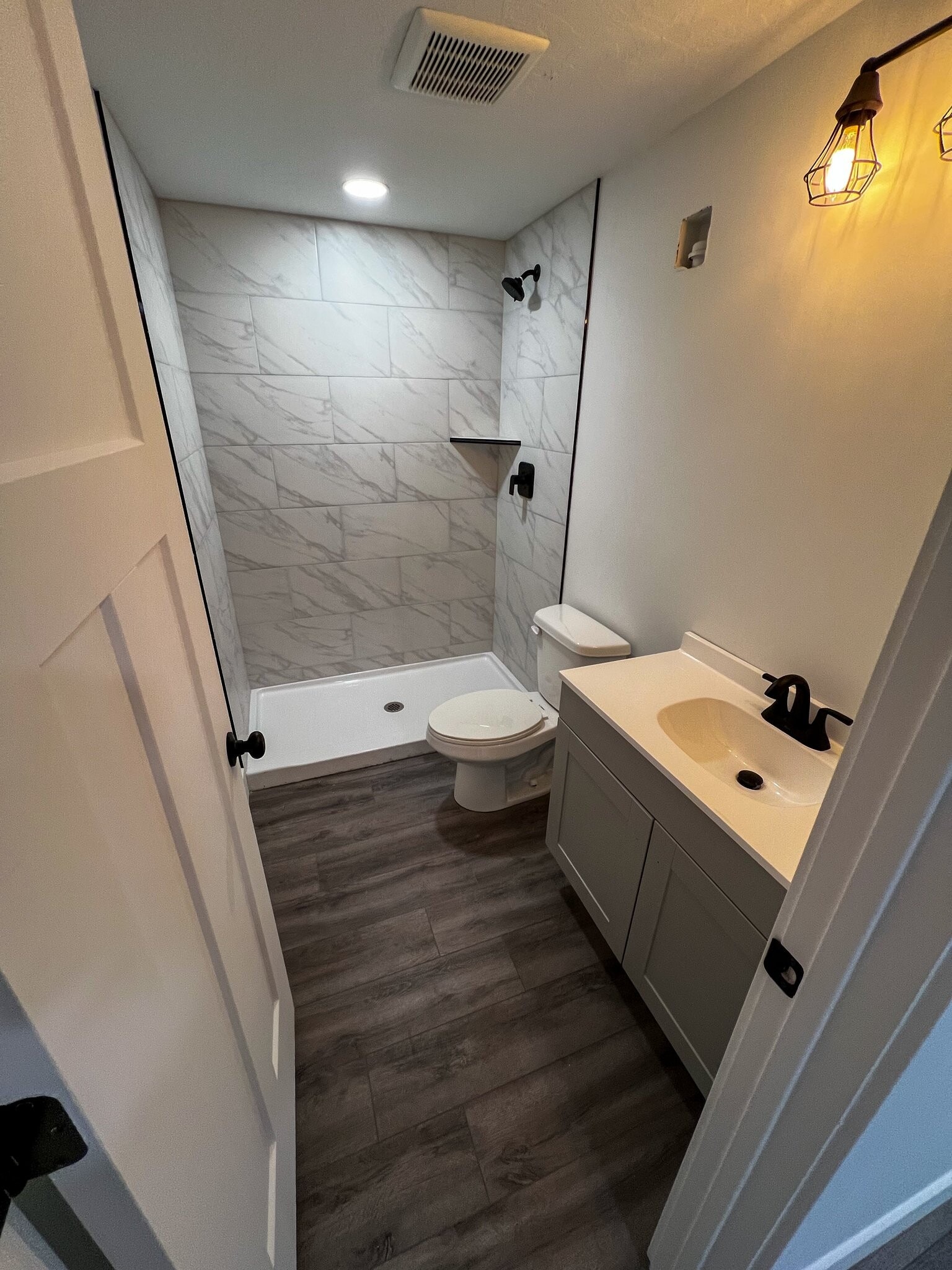 Building Photo - 8848 Daisy View Ln