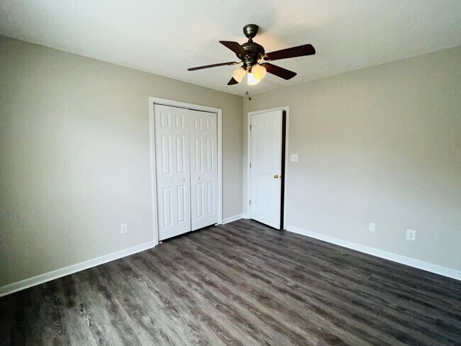 Building Photo - Northgate district! 4 bed/2.5 full bath, newly renovated, large lot, approx 2500 sqft, 2 car gara...