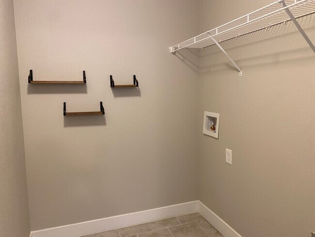 Building Photo - 2914 Loot Dr