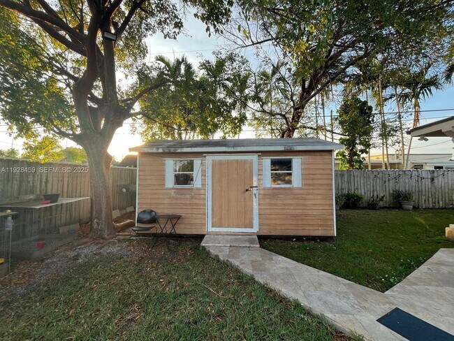 Building Photo - 3520 SW 104th Ave