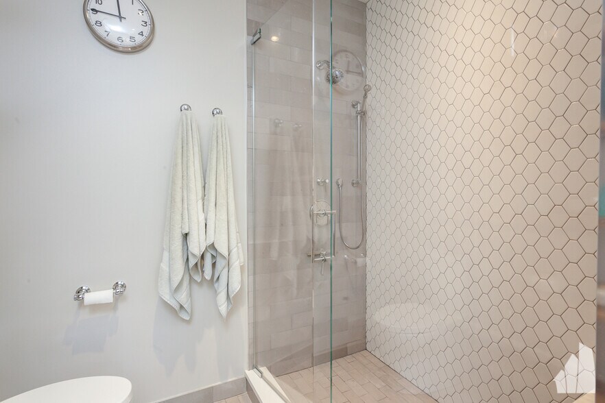 Building Photo - 1750 N Wolcott Ave