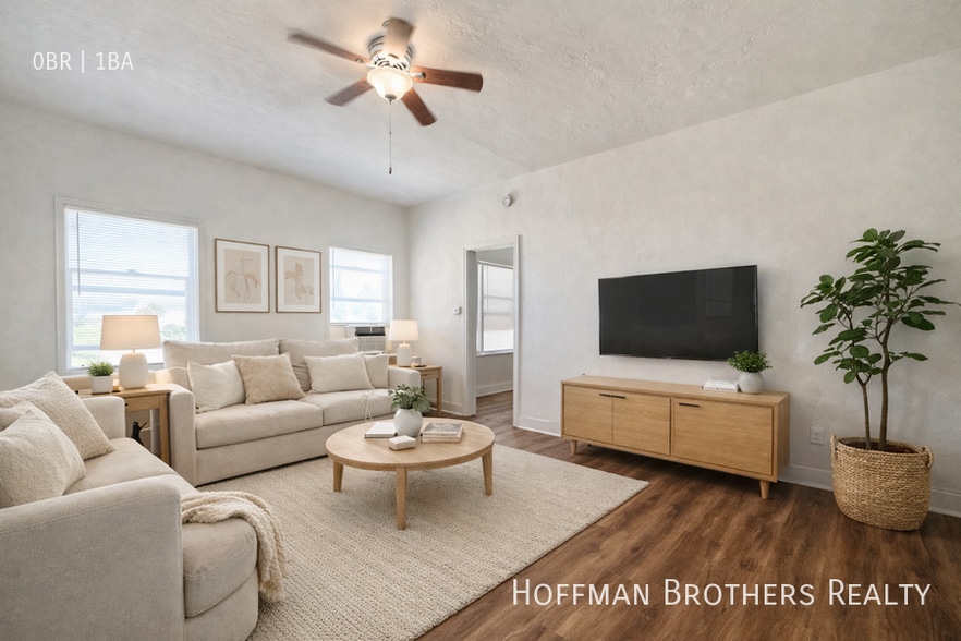 Building Photo - 800 N Las Palmas Ave