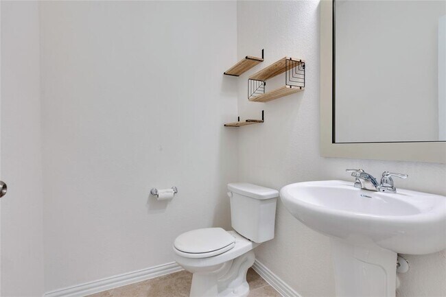Building Photo - 6533 Leonardo Cove