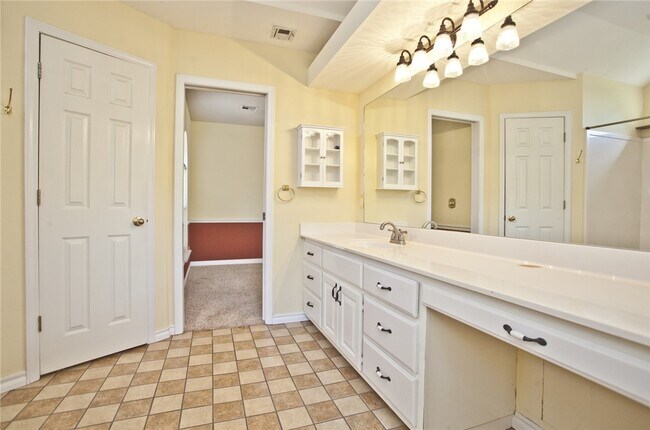 Building Photo - 304 Old Forge Dr