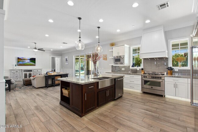 Building Photo - 3412 N Kachina Ln