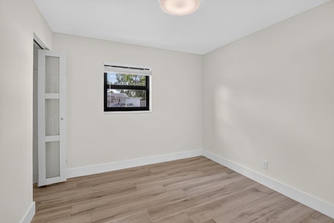 Building Photo - 4329 SW 49th Ct