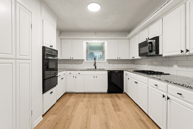 Building Photo - 112 Dawn Dr