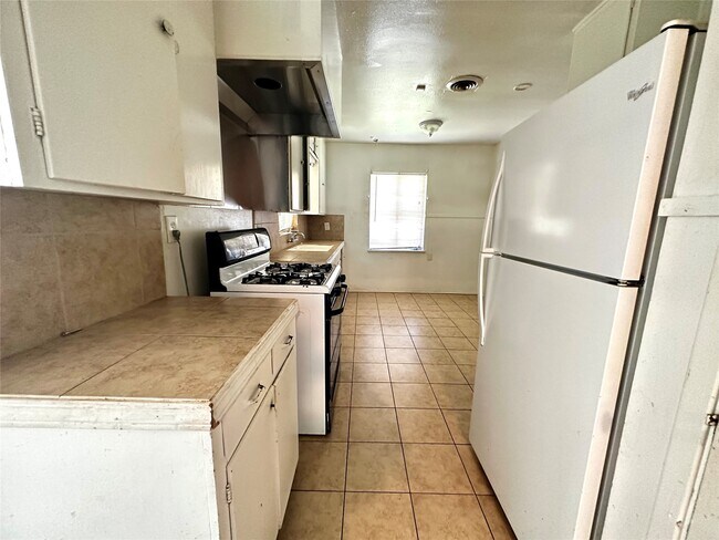 Building Photo - 5210 Stuyvesant Ln