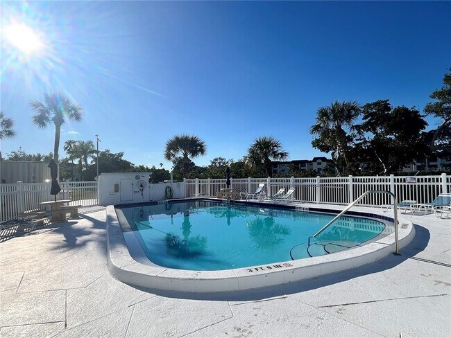 Building Photo - 4550 Overlook Dr NE