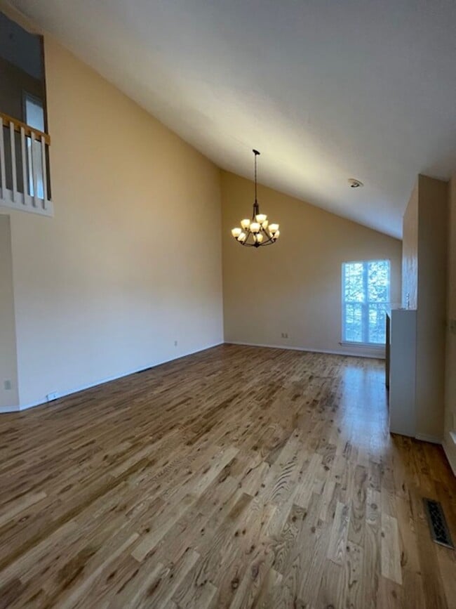 Building Photo - 4 Bedroom Home in SE Springfield!