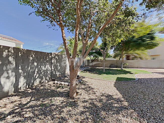 Building Photo - 17768 W Hearn Rd