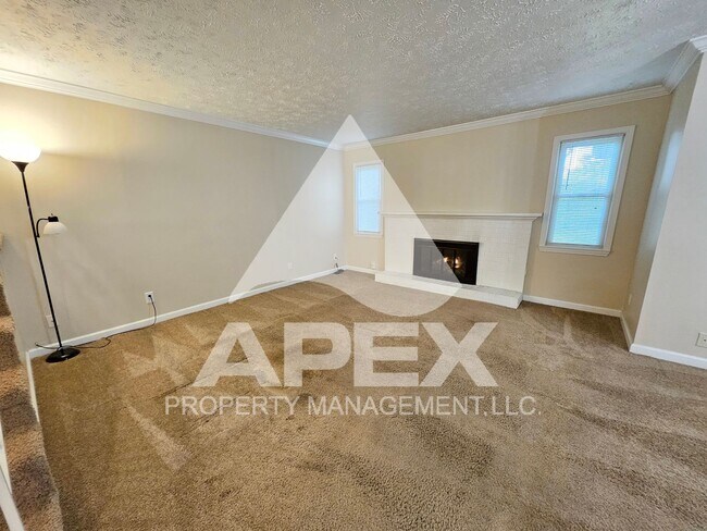 Building Photo - Spacious 3 Bd 2.5 Ba Condo w/Carport in heart of West Knox!