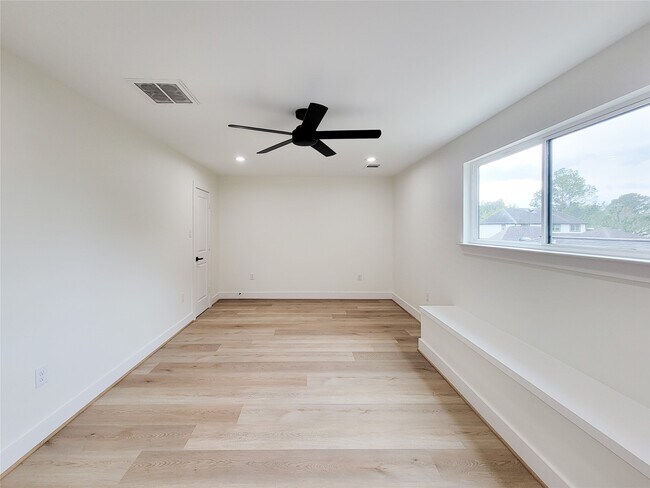 Building Photo - 20223 Laurel Lock Dr