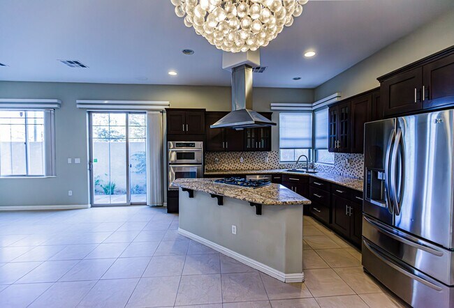 Building Photo - Queensridge Home