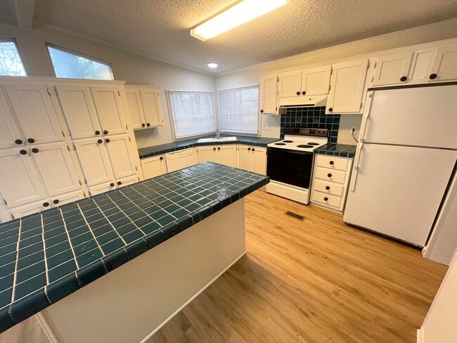 Building Photo - LEASING NOW FOR IMMEDIATE MOVE IN!