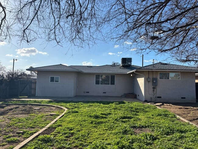 Building Photo - Updated 3 bedroom 2 bathroom home with large backyard, corner lot, close to shopping and schools ...