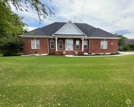 Building Photo - Gorgeous 4 Bedroom 2 Bathroom Home