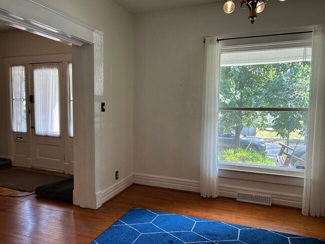 Building Photo - Deer Park 3 Bed 2 Bath Bungalow
