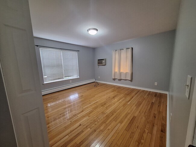 Building Photo - Charming Rochester Condo