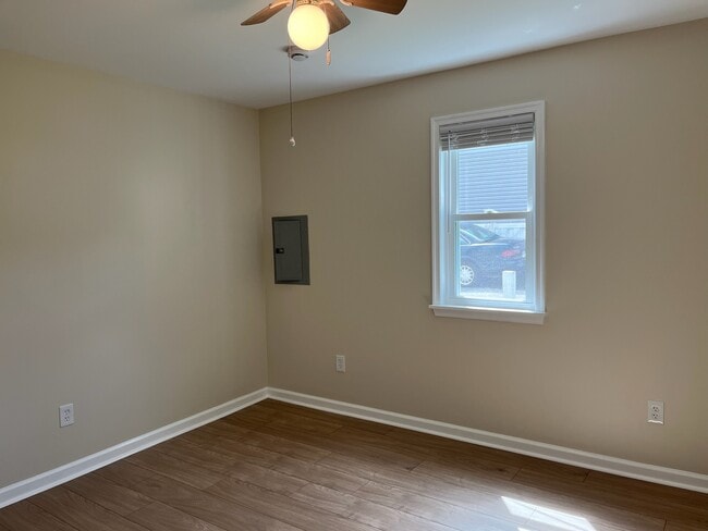 Building Photo - 122 Garris Rd