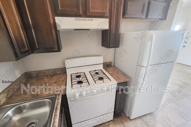 Building Photo - 1100 Cedar St