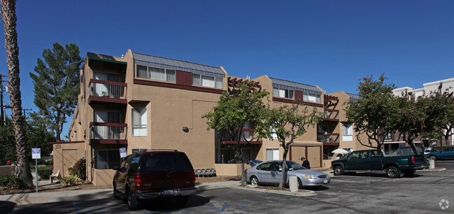 Building Photo - Oak Park North