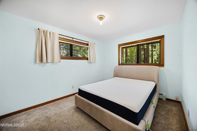 Building Photo - 445 Country Club Dr