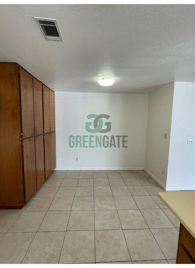 Building Photo - 177-179 Manzanita Lane