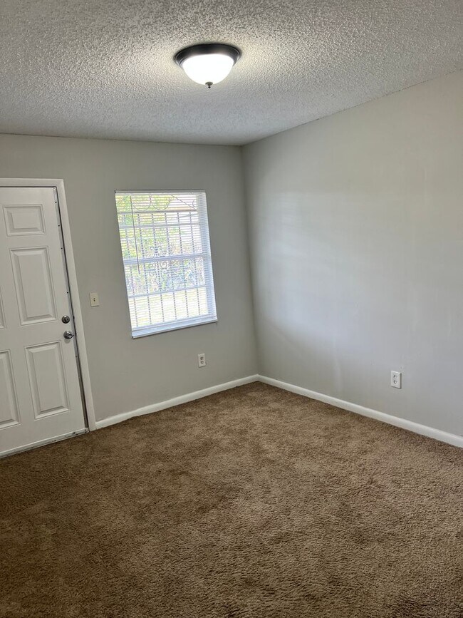 Building Photo - 2210 E 20th Ave