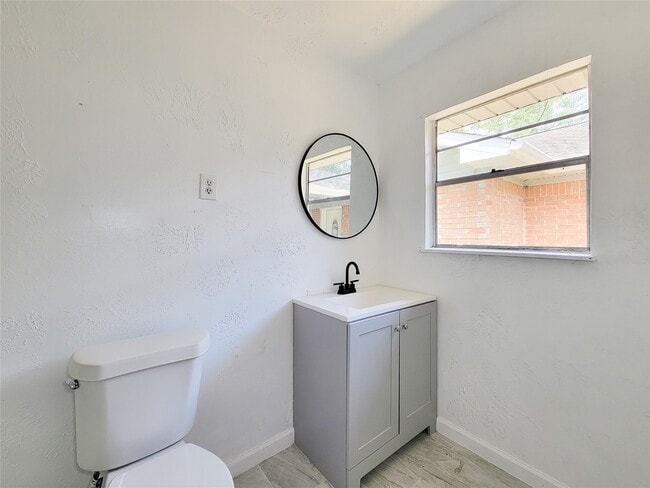 Building Photo - 5103 Karu Dr