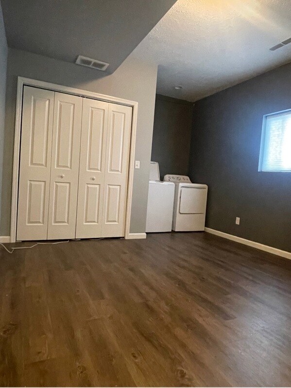 Building Photo - 2304 W George St