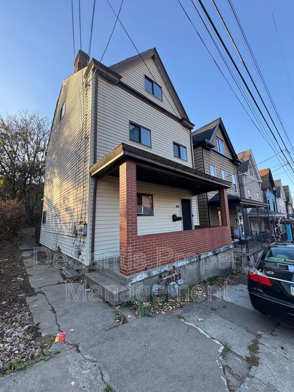 Building Photo - 2903 Stayton St