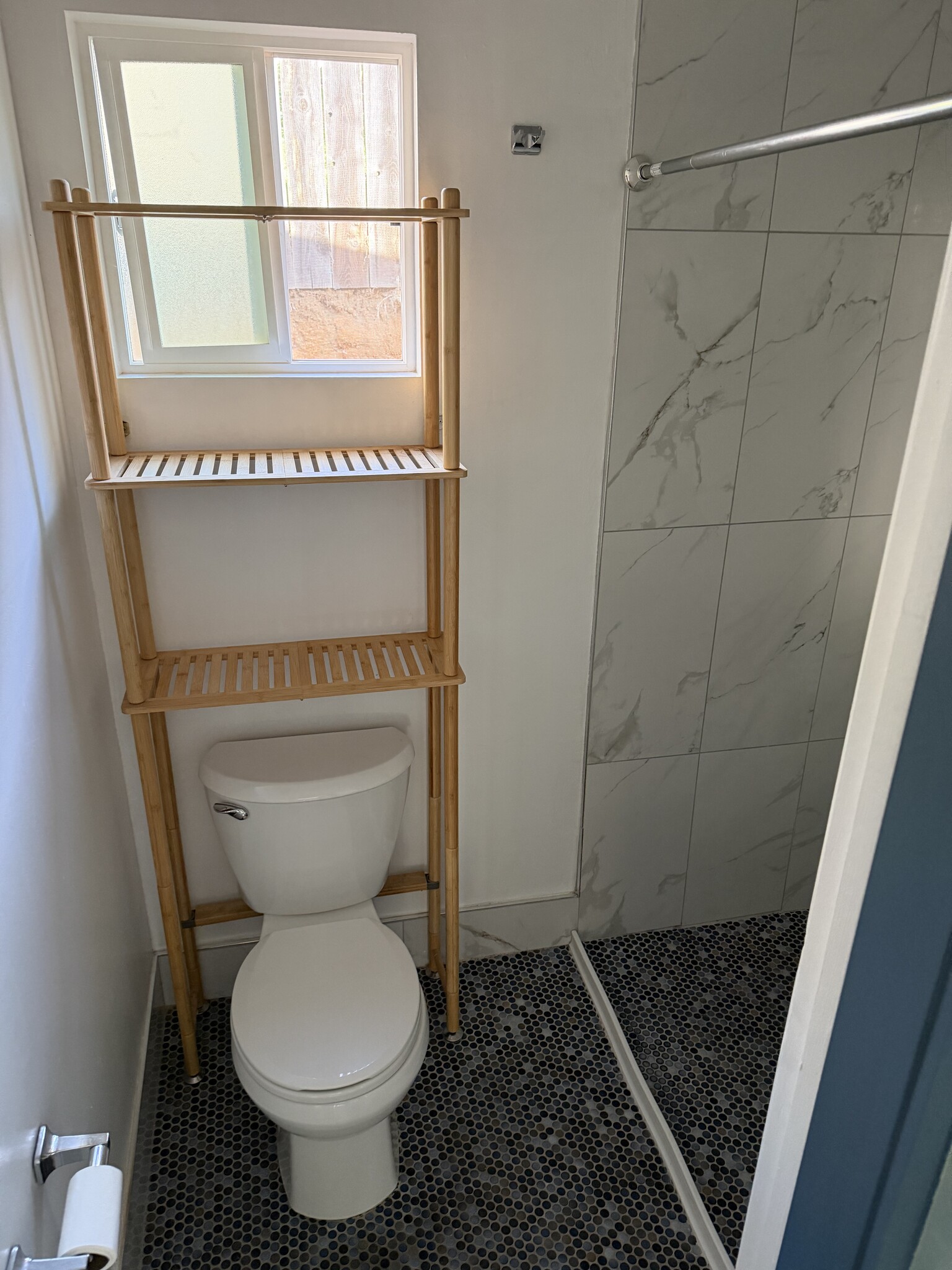 Building Photo - 285 Lilac Dr