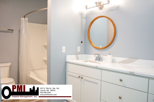 Building Photo - 2 Bedroom, 1.5 Bathroom Single Unit for Rent at Historic WaterPark
