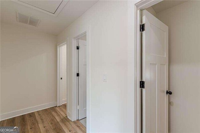 Building Photo - 525 Rosemont Dr