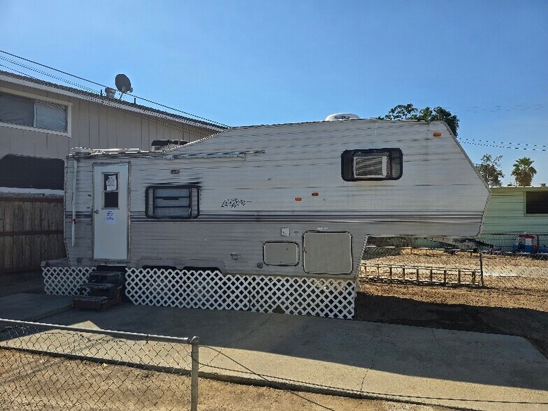 Building Photo - 2065 Atwater Blvd