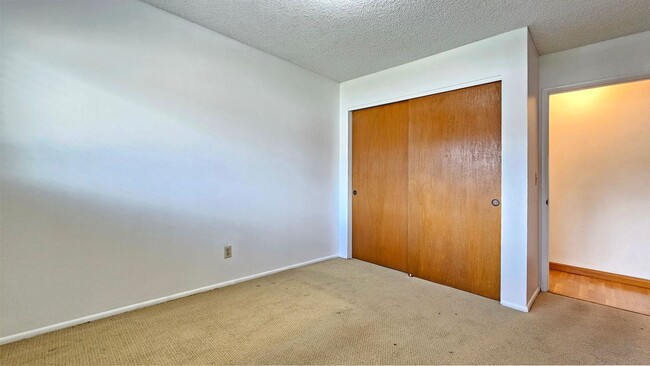 Building Photo - Salt Lake community, single-level 3 bedroo...