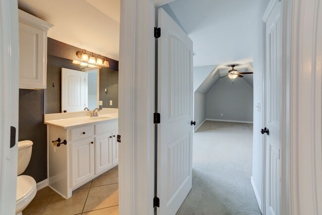 Building Photo - 4 Bed / 3 Bath in Jenks!