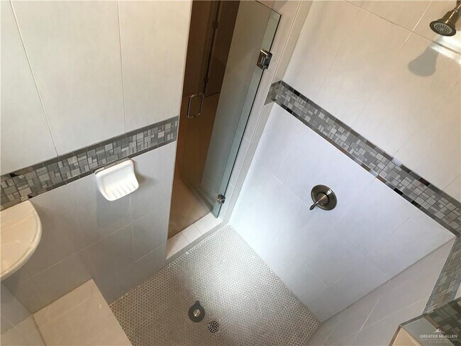 Building Photo - 27 N 51st St