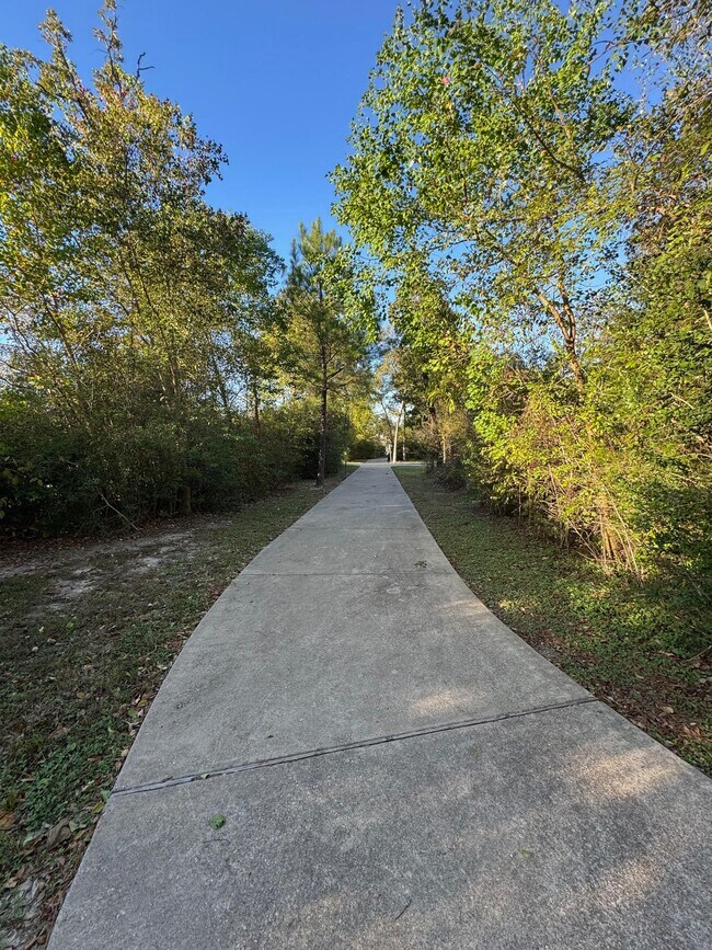 Building Photo - 163 Emery Oak Way