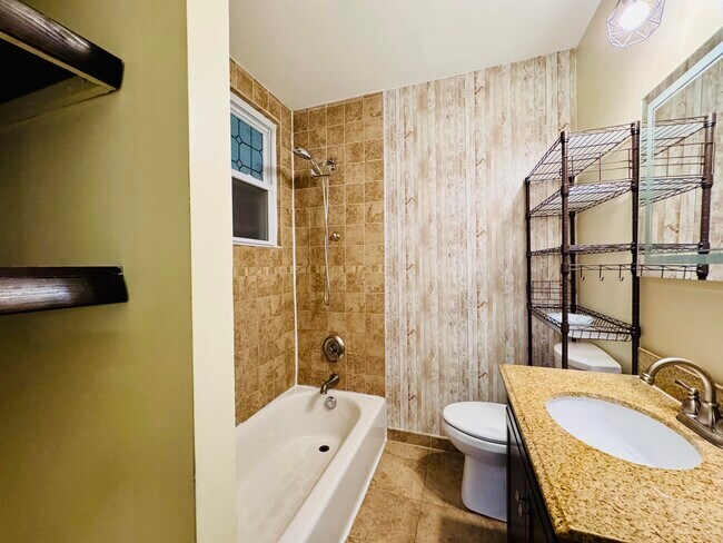 Building Photo - 11 W 44th St